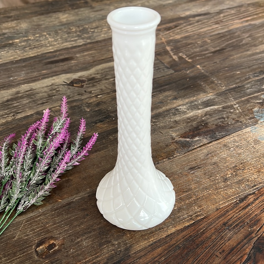 VINTAGE milk glass Vase - like new